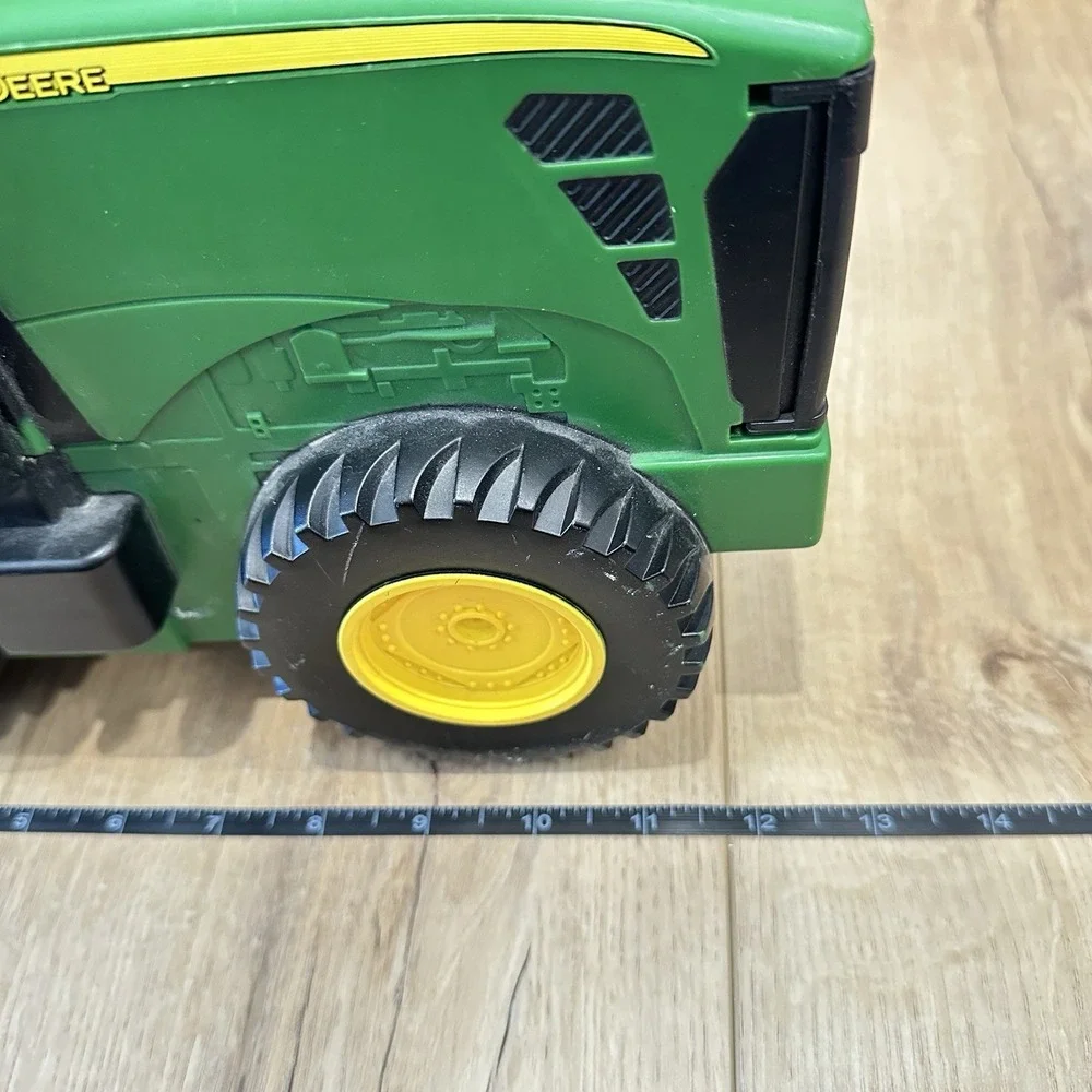 John Deere Toy Tractor Shaped‎ Storage Carrying Case For Farm Vehicles ERTL